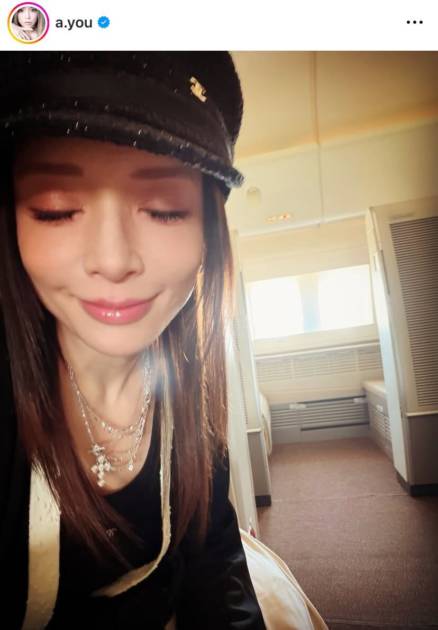 「まじ毛穴どこ」浜崎あゆみ、瞼を閉じた美肌SHOTに反響「幸せそうな笑みがたまらない」サムネイル画像!