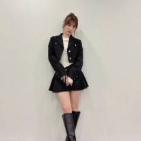 「スタイルレベチ」生田衣梨奈、美脚のセットアップコーデに絶賛の声「可愛くて美人さん」