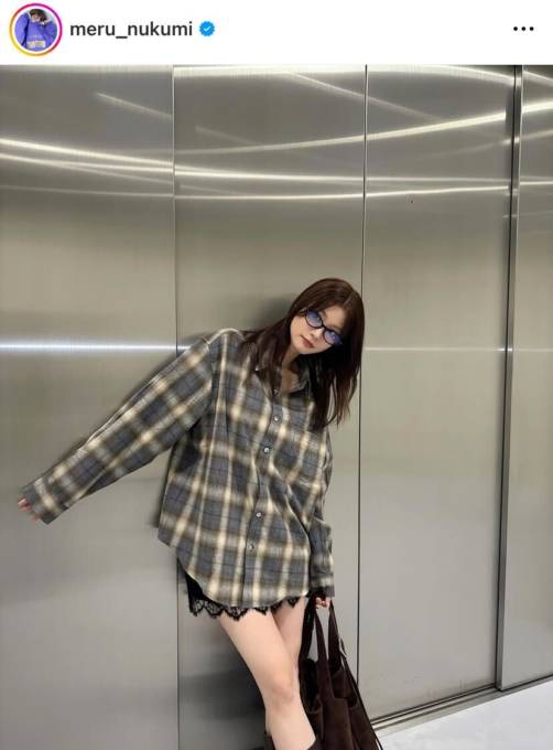 「足ながーい！」めるる、美脚を大胆披露！秋のオーバーシャツコーデに反響「かわいいの天才」