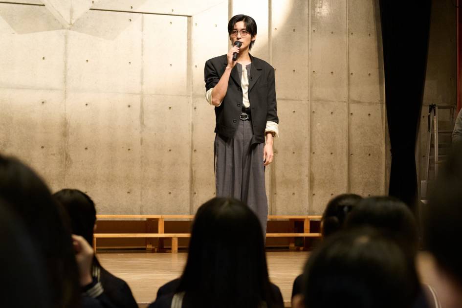 「Zoff」アンバサダー目黒蓮、学生たちの前にサプライズ登場！サングラスを通じて目の健康の大切さを発信サムネイル画像!
