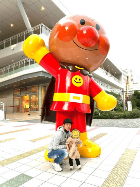 東貴博、1歳次女が“アンパンマンミュージアム”デビュー「あっちこっちで大はしゃぎ」「また連れてこ～！」サムネイル画像!