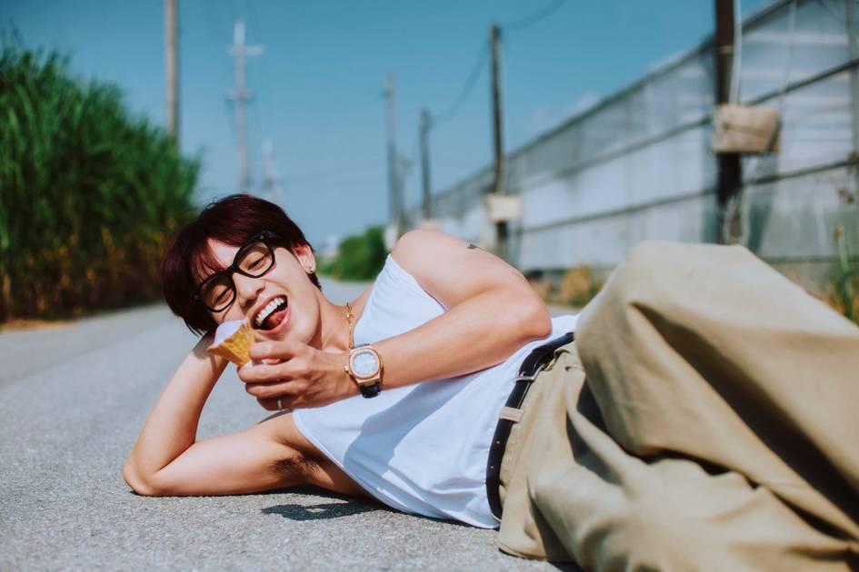 THE RAMPAGE神谷健太、逞しい二の腕にドキドキ！初の写真集は「光と影」をテーマに素の魅力が光るサムネイル画像!