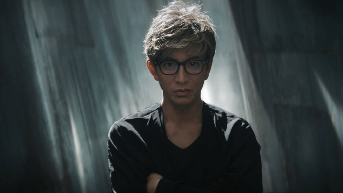 木村拓哉、大人の余裕たっぷりのメガネ姿を披露！スタイリッシュかつ自然体なライフスタイルを体現サムネイル画像!