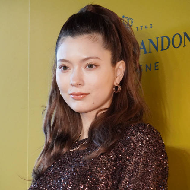 八木アリサ「何度もリピート」自然で上品な仕上がり！リピ使いベースメイクアイテムサムネイル画像!