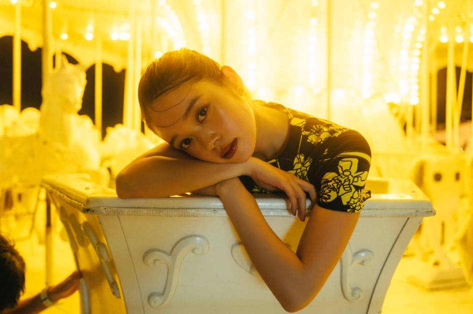 『ばけばけ』ヒロイン・高石あかり、初写真集が大反響で重版決定！幻想的なメリーゴーランドSHOTなど公開サムネイル画像!