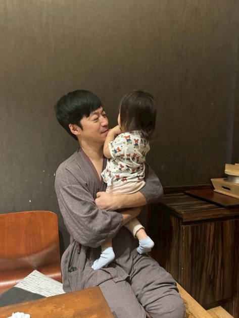 東貴博、安めぐみ＆娘たちと温泉旅行へ！まったり家族団らんSHOT公開「行きつけっていいよね」サムネイル画像!