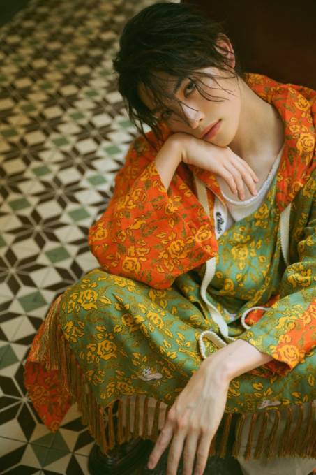 増子敦貴、色鮮やかな衣装を着こなす美麗SHOT披露！まるでアート作品のようなカレンダー発売決定