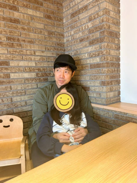 東貴博、10歳長女と“同じ場所・ポーズ”で思い出を再現！エモSHOTに反響「いいですね」「幸せなひととき」サムネイル画像!