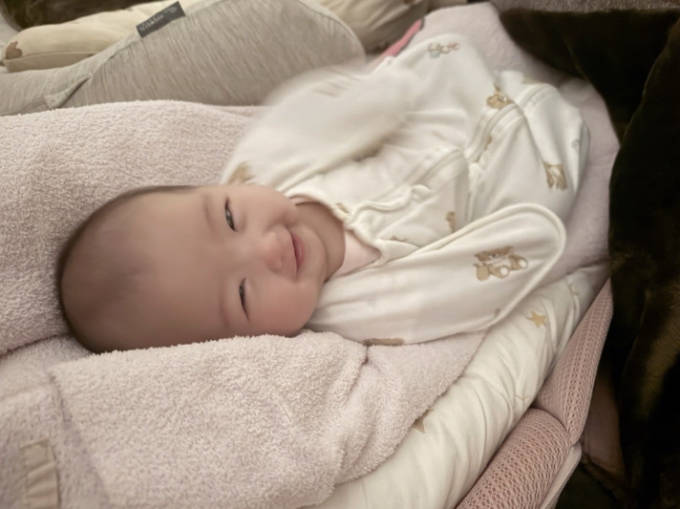 辻希美、生後3ヶ月次女のかわいらしいニッコリSHOT披露「この笑顔と 上目遣いで癒される」