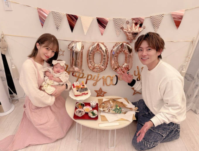 辻希美、杉浦太陽と一緒に次女の百日祝い「毎日沢山の幸せを杉浦家にくれる」「大好きっ」
