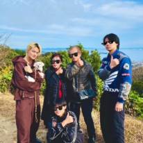 佐野勇斗、祖父母＆弟2人と“イイじゃん”ポーズでパシャリ！家族SHOTに反響「微笑ましい」「ほっこり」