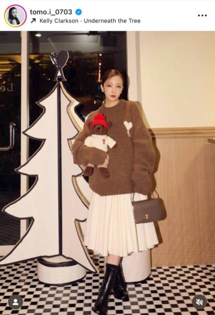 板野友美、ふわふわニット×スカートのあったかコーデに反響「可愛すぎる～」「最高の推し」サムネイル画像!
