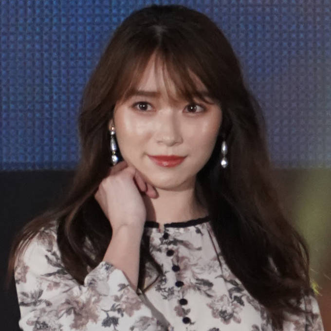 櫻坂46守屋麗奈、ほっそり美脚チラリのミニスカSHOTに反響「スタイル