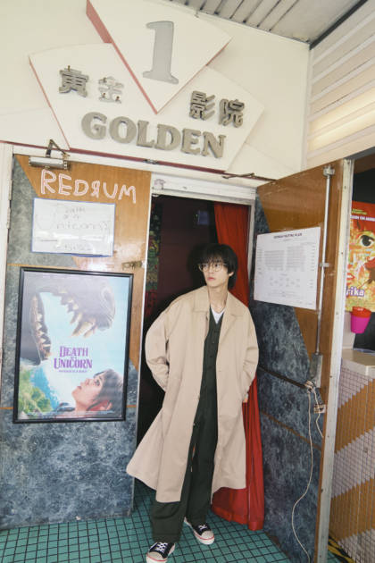 奥野壮、カメラを意識しない素の表情にドキッ！3冊目の写真集は全編シンガポールで撮影サムネイル画像!