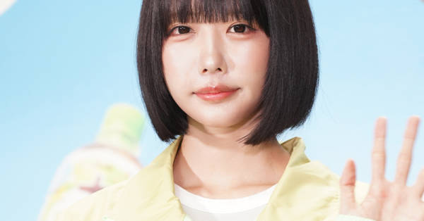 あのちゃん着用　raw_walnut 【コート】 あのちゃん、“太もも全開”超ミニ美脚スタイル「艶やかで妖艶さを感じ