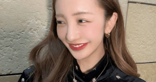 板野友美、ジュエリーがきらめく微笑みSHOTに絶賛の声「最高に可愛