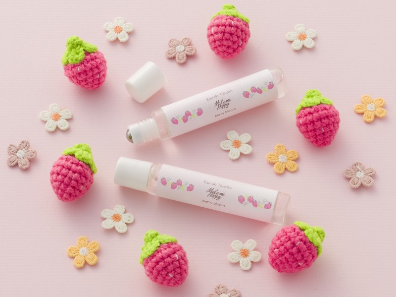 キャンメイク「メイクミーハッピー」から本物のイチゴのように甘くジューシーなオードトワレが登場サムネイル画像!