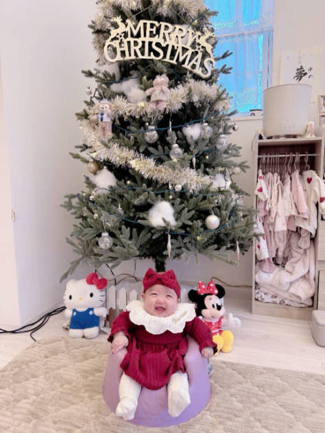 「可愛い」辻希美、生後4ヶ月次女がクリスマス風におめかしした姿にメロメロ「写真撮影しました」サムネイル画像!