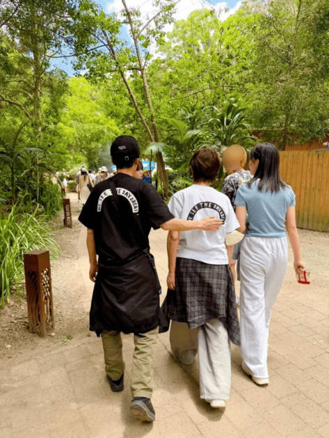 渡辺満里奈、夫・名倉潤とのペアルックSHOT披露！年末年始は海外へ「家族でのんびり楽しく」サムネイル画像!