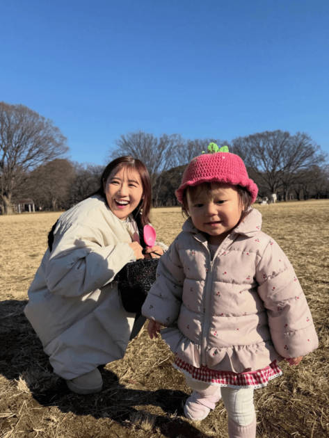 第2子妊娠中の西野未姫、“いちごコーデ”な1歳娘とのお散歩SHOTに反響「癒される」「な～んて可愛いの」サムネイル画像!