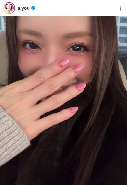 浜崎あゆみ、キュートな笑顔のピンクネイルSHOTにファン悶絶「めちゃくちゃ可愛い」「永遠の憧れ」サムネイル画像!
