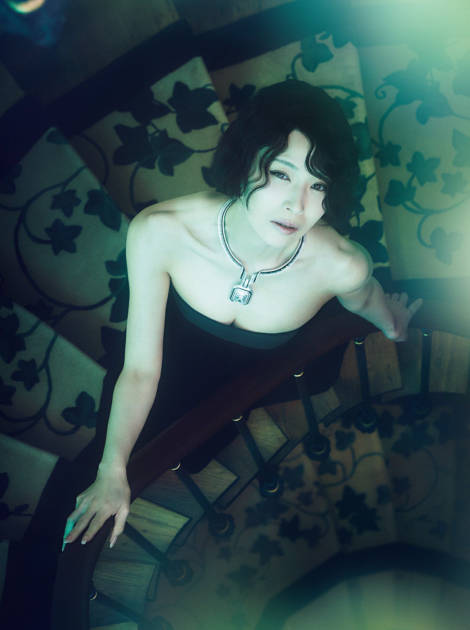 椎名林檎、美デコルテ際立つハイジュエリーSHOT！艶やかさ＆女神のような気高さで魅せるサムネイル画像!