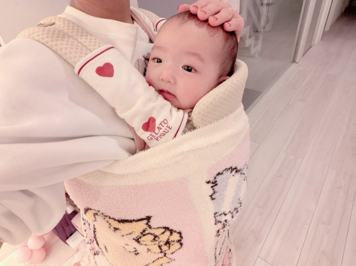 辻希美、予防接種に“泣かずニコニコ”だった次女をよしよし「偉かったよぉ～」サムネイル画像!