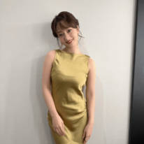 「スタイル抜群」谷まりあ、美ボディライン際立つゴールドドレスSHOに反響「めっちゃセクシー」