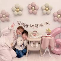 辻希美、次女のハーフバースデーを報告！キュートな姿にメロメロ「可愛すぎやしませんか！？」