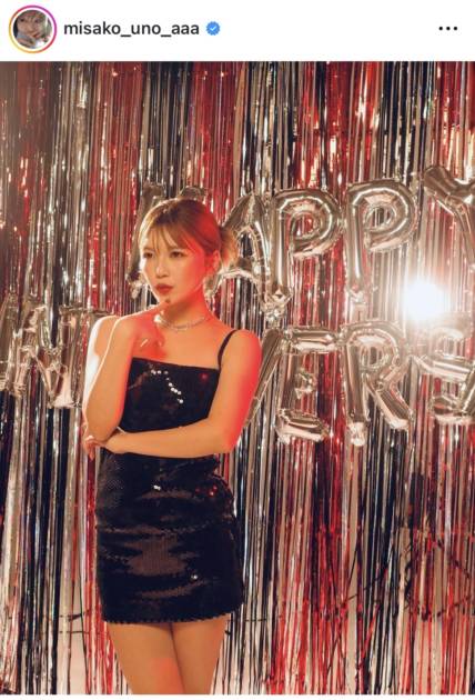 宇野実彩子、美スタイル披露のミニワンピSHOTにファンうっとり「美脚」「最高に綺麗」サムネイル画像!