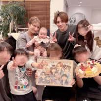 辻希美、家族集合！義母のお誕生日会SHOT公開「似顔絵をプレゼント」「泣いて喜んでくれました」