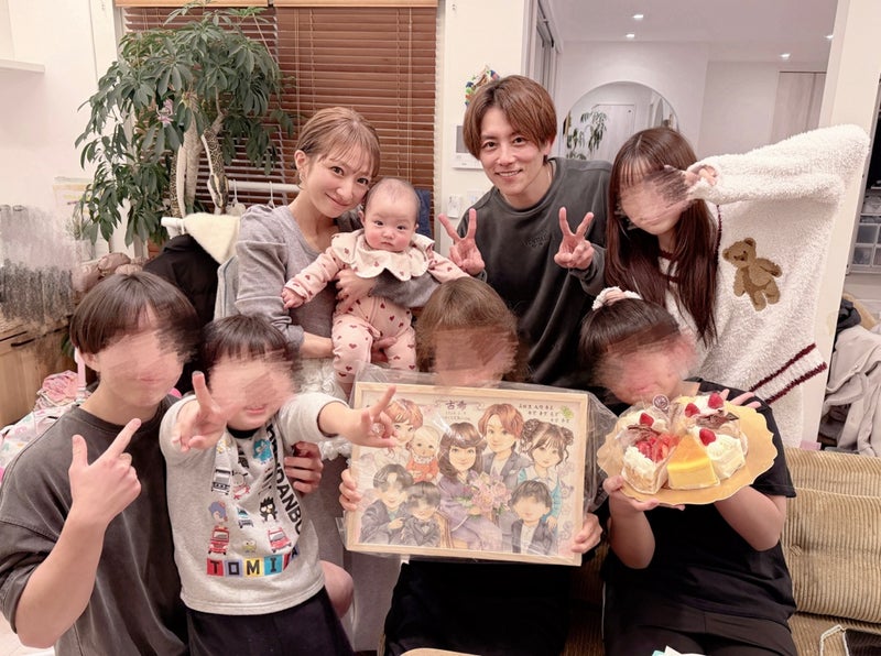 辻希美、家族集合！義母のお誕生日会SHOT公開「似顔絵をプレゼント」「泣いて喜んでくれました」