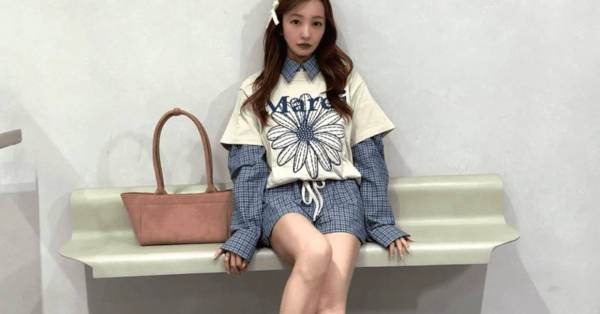 板野友美、ほっそり美脚際立つセットアップSHOTに絶賛の声「スタイル良