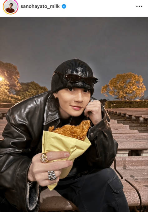 佐野勇斗、思い出の味を満喫する自然体SHOTにファン歓喜「かっこよすぎ」「ドカめろ」