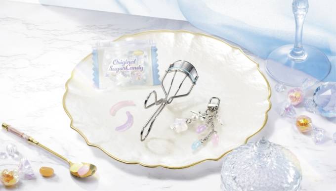 アイプチ(R)、ひとえ・奥ぶたえ用カーラーに“キャンディショップ”をイメージしたチャーム付き限定品が登場