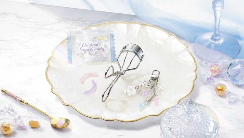 アイプチ(R)、ひとえ・奥ぶたえ用カーラーに“キャンディショップ”をイメージしたチャーム付き限定品が登場サムネイル画像!