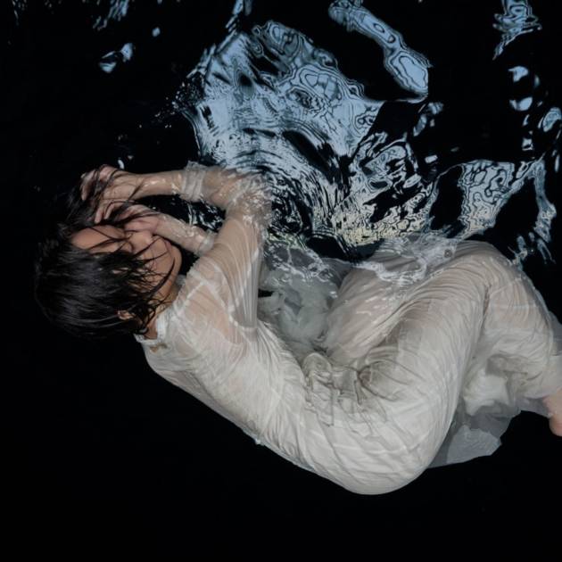 【独自コメント到着】水咲加奈、ニューシングル「pray」リリース!“言えない弱さ”を静かに肯定する新たな代表作サムネイル画像!