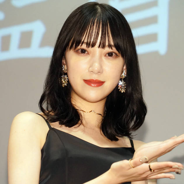 堀未央奈「すごくハリ感が出る」夜もメイク前も愛用！軽い使い心地の愛用美容液サムネイル画像!
