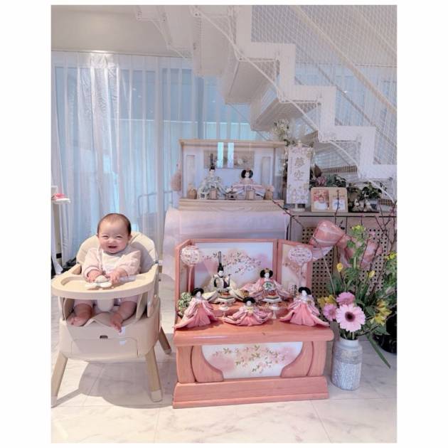 辻希美、生後6ヶ月次女の初節句SHOT公開「我が家の姉妹のお祝いです」サムネイル画像!