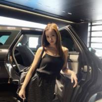 板野友美、クールな“新車”お披露目SHOTに反響「素敵な内装」「最高にかっこいい」