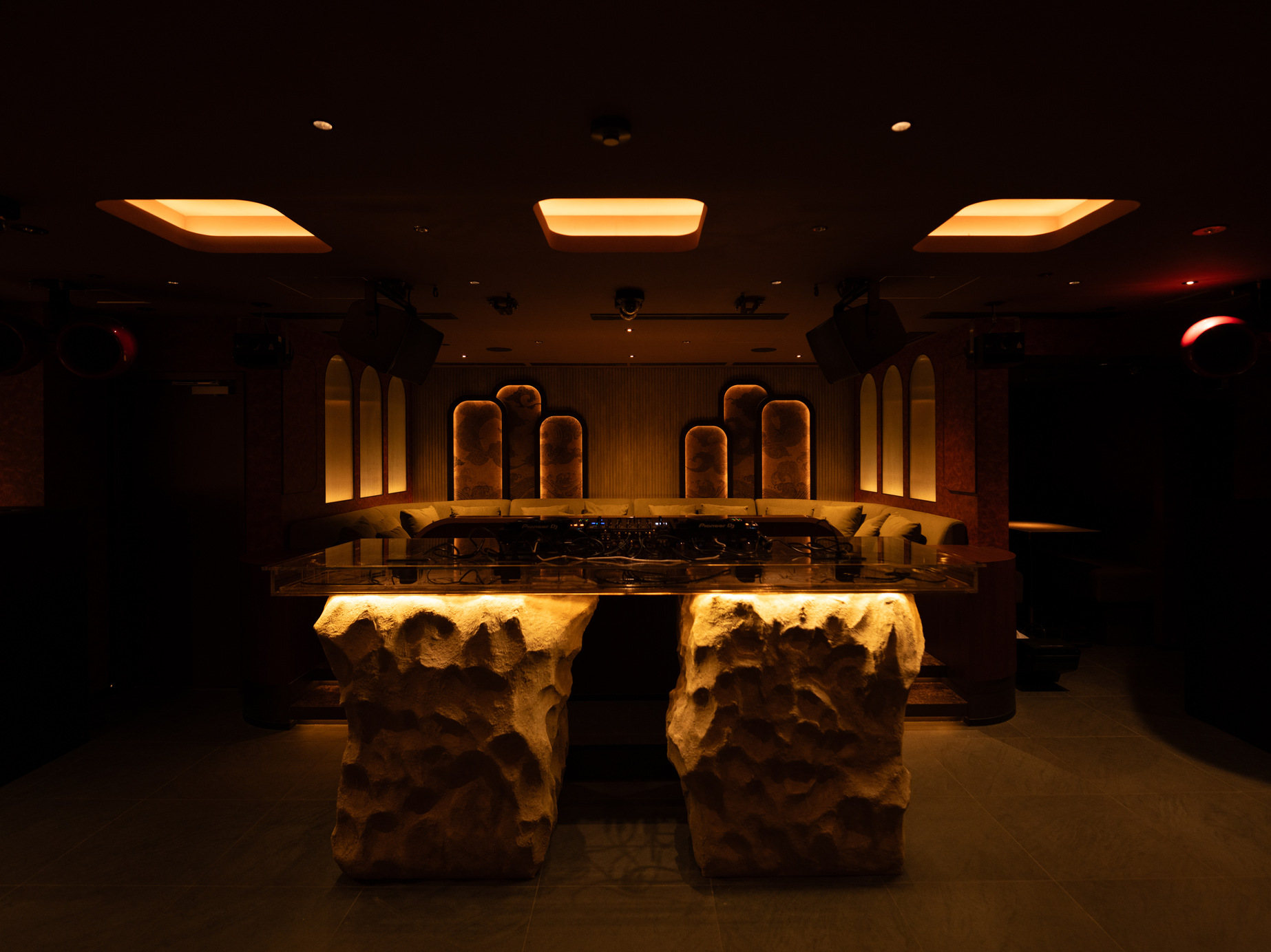 西麻布のMUSIC BAR ＆ CLUB「THE TOKYO CLUB」空間と音響を一新して7月24日にリニューアルオープン