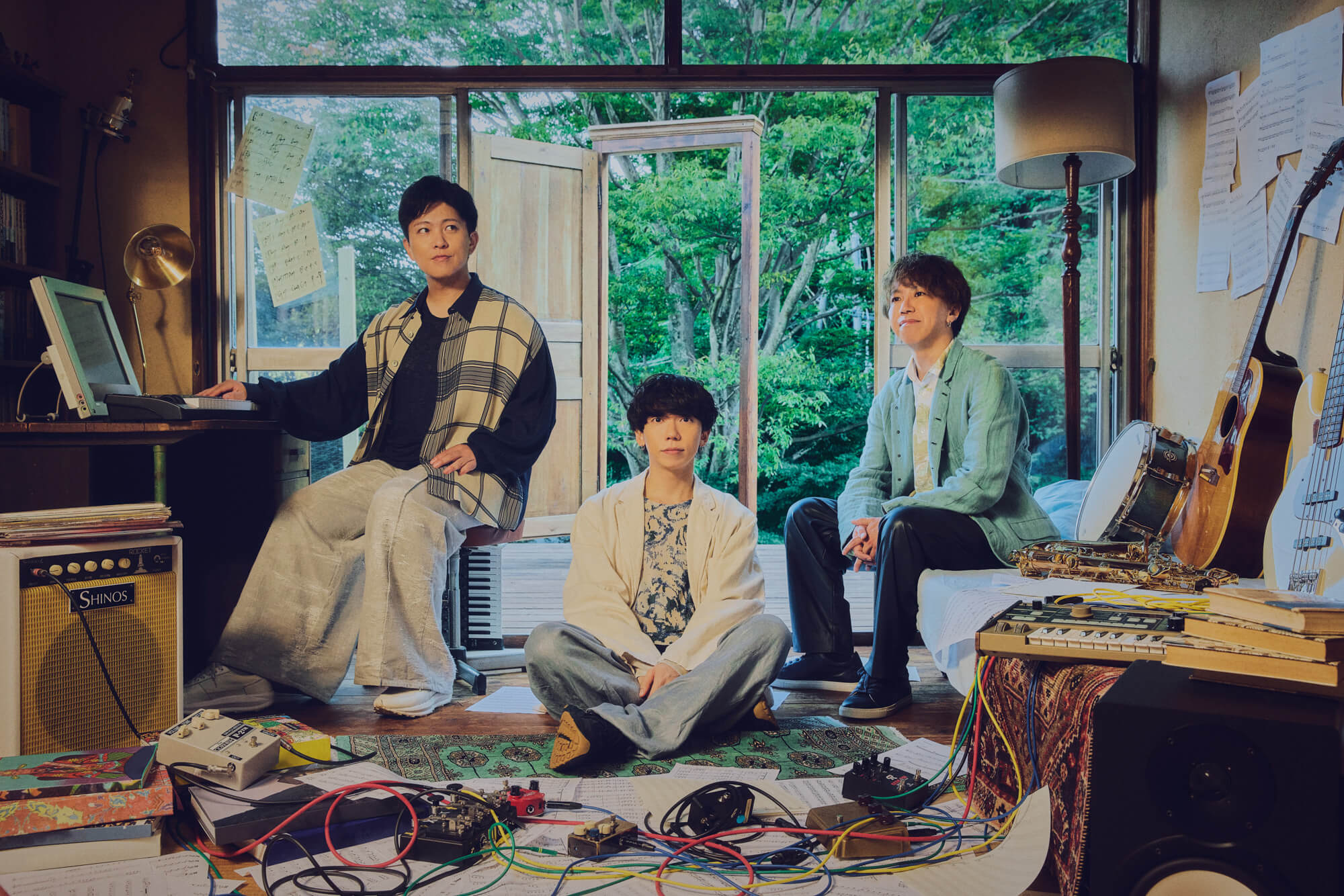 sumikaと幾田りらが共演した「赤春花 feat. 幾田りら」MV公開が決定。息の合った演奏シーンにも注目