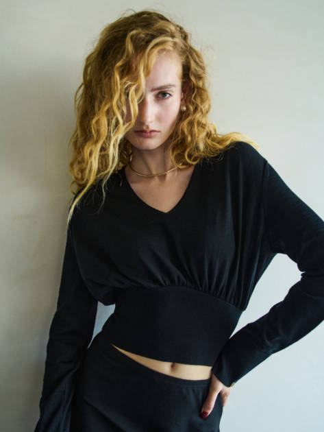 V-neck Waisted Gathered Knit  ￥42,900