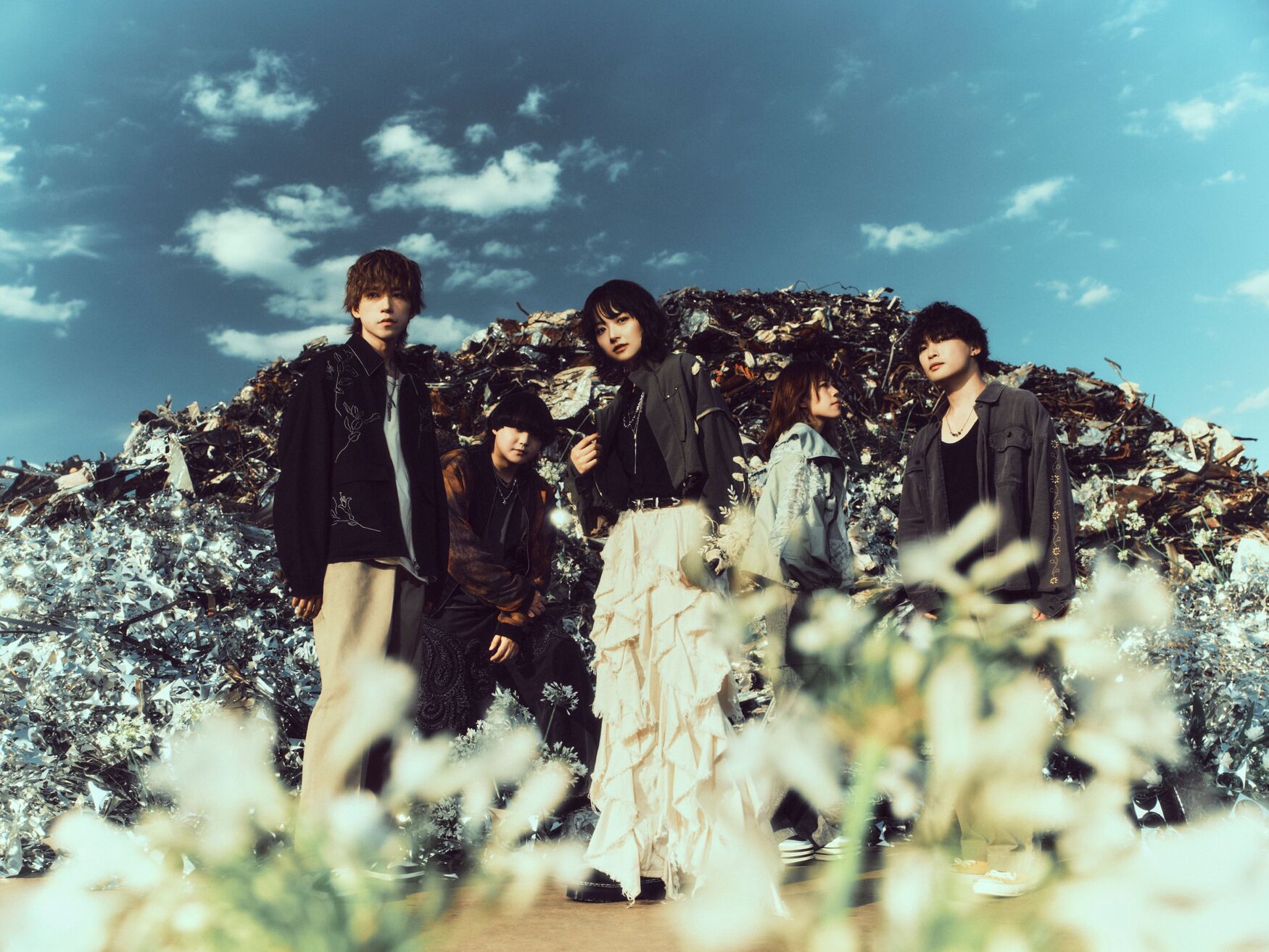 NELKE、新アーティストビジュアル解禁。ONE MAN LIVE TOUR 2027のツアータイトルは「BOND」に決定