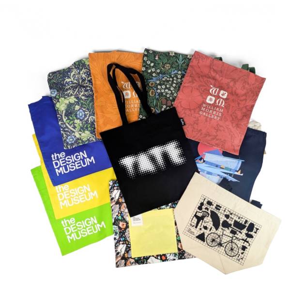 「Tate Modern」ロゴトートバッグ 1,980円 、「William Morris Gallery」コットントートバッグ 5,500円など