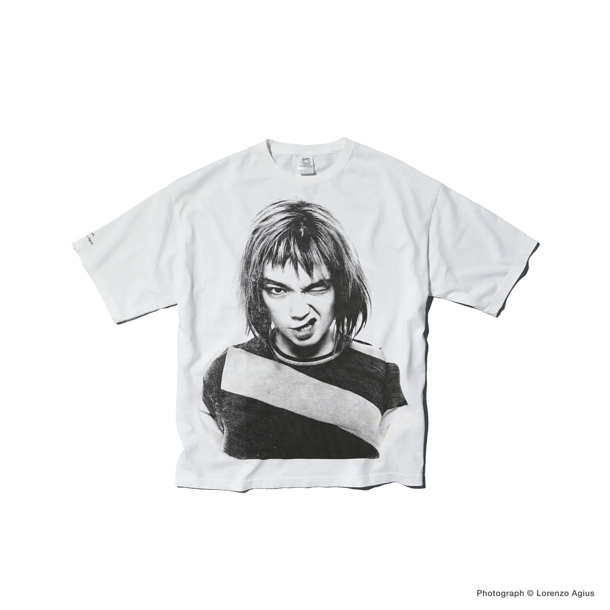 90年代に撮影されたBjorkのアーカイブフォトがTシャツに。Behind the Scenes(R)がLorenzo Agiusとコラボ